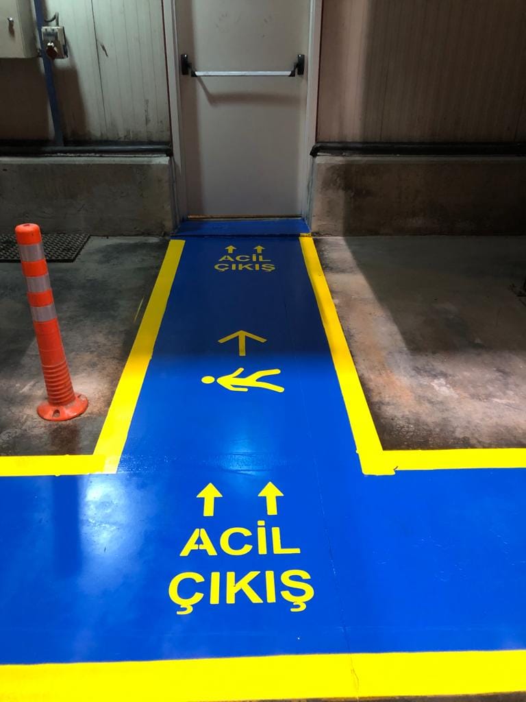 Acil Çıkış Yolu Çizgileri