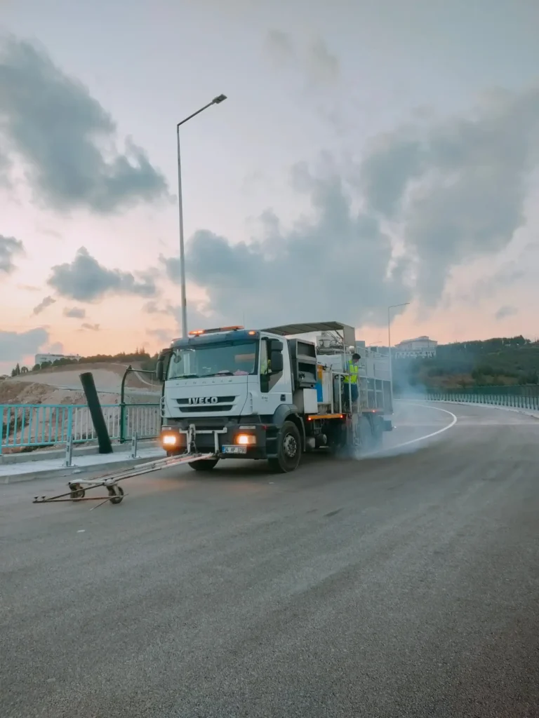 Asfalt Yol Çizgi ve Şerit Boya Uygulamaları