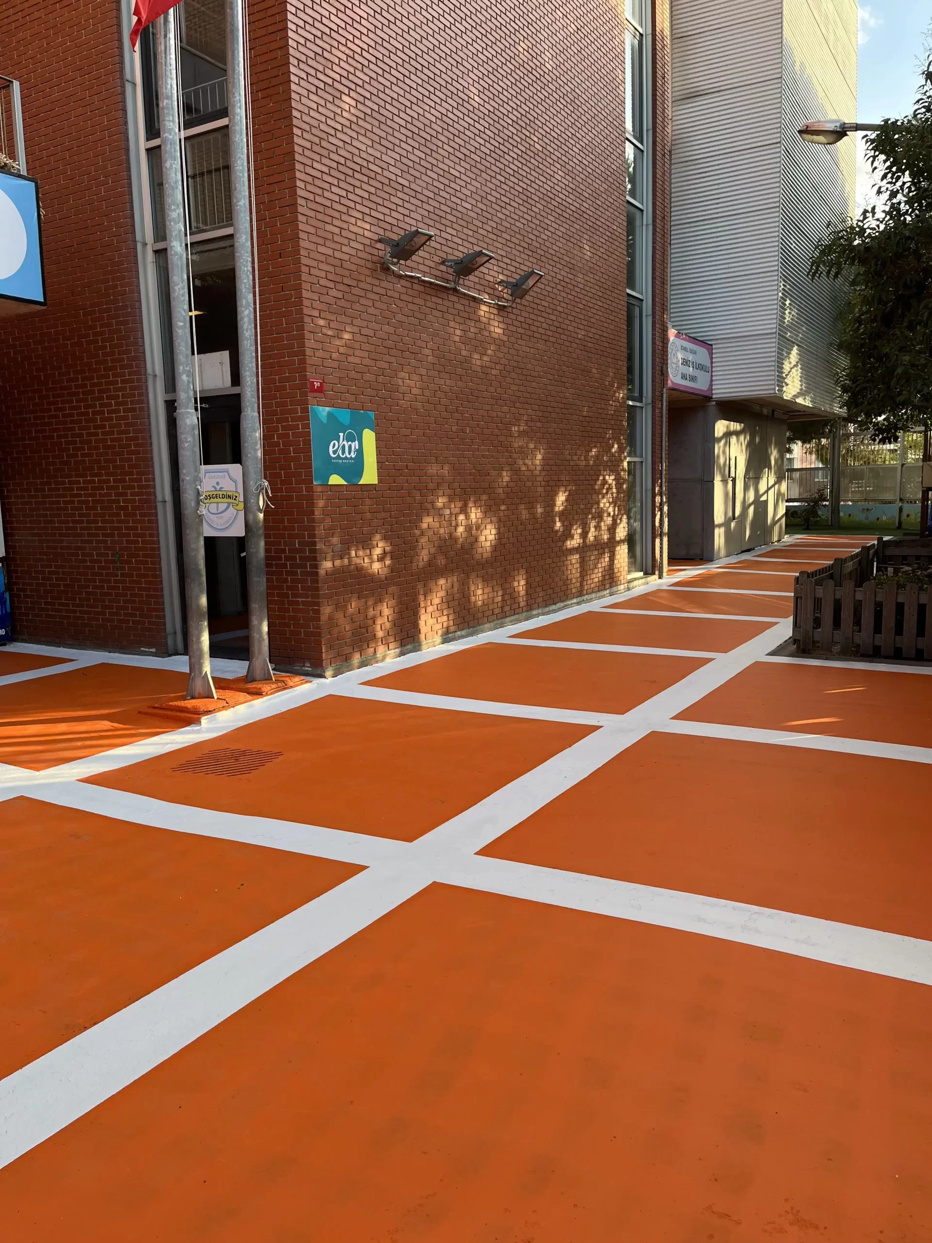 Dekoratif Bahçe Zemin Boyama Uygulamaları