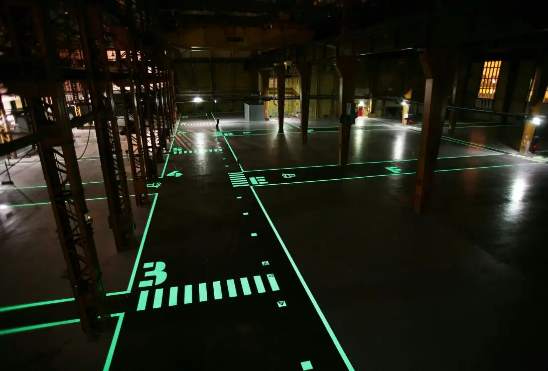 Fosforlu Fabrika Yol Çizgileri